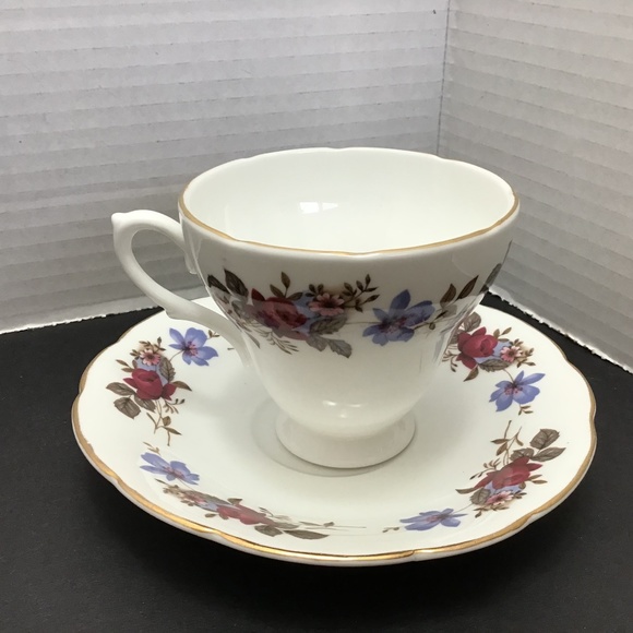 VTG Royal Sutherland Staffordshire Fine Bone China Tea Cup and Sauce Set Roses - Picture 1 of 7